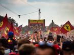 Болельщики Ferrari на трассе в Монце после победы Шарля Леклера, 2024 год, фото XPB