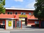 Исторические ворота базы Ferrari в Маранелло, фото maranelloguide.com