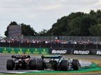 Машины Red Bull Racing и Aston Martin на трассе Гран При Великобритании, фото XPB