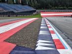 Гравийная полоса в конце круга на Red Bull RIng, фото XPB
