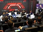 Гонщики на пресс-конференции