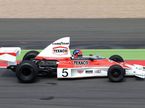 Эмерсон Фиттипальди за рулём своей чемпионской машины McLaren M23 в Сильверстоуне в 2014 году, фото XPB