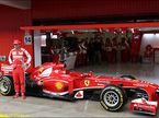 Фернандо Алонсо и F138 перед началом тестов в Барселоне