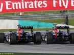 Гонщики Red Bull Racing ведут борьбу на трассе Гран При Малайзии