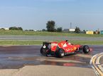Антонио Джовинацци за рулём Ferrari SF15-T на тестах Pirelli