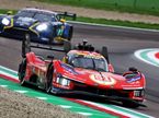 Гиперкар Ferrari 499P на трассе в Имоле, фото XPB