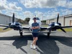 Роман Грожан и его Beechcraft Baron, фото их социальных сетей