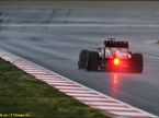 Роман Грожан за рулем Lotus E21 на трассе в Барселоне