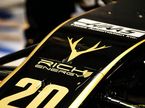 Логотип компании Rich Enegry на машине Haas