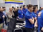 Сотрудники на базе Haas в момент первого запуска двигателя