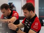 Матиас Эсиха (справа) трудится в гараже Haas F1, фото из социальных сетей