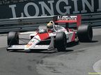 Айртон Сенна за рулём McLaren MP4/4 на трассе в Монако, 1988 год