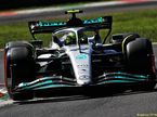 Льюис Хэмилтон за рулём Mercedes W13 на трассе в Монце