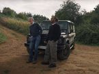 Сэр Джим Рэктлиф и сэр Льюис Хэмилтон во время испытаний автомобиля