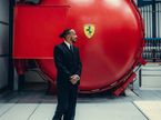 Льюис Хэмилтон на базе Ferrari в Маранелло, фото пресс-службы команды