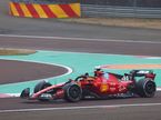 Льюис Хэмилтон за рулём Ferrari SF-23 на первых тестах во Фьорано, фото XPB