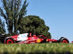 Шарль Леклер за рулём Ferrari SF-25 на трассе в Имоле, фото XPB