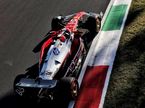 Шарль Леклер за рулём Ferrari SF-25 на трассе в Монце, фото XPB