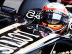 Роман Грожан в кокпите Lotus E21 в Барселоне