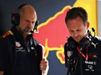 Кристиан Хорнер (справа) и руководитель технического департамента Red Bull Racing Эдриан Ньюи