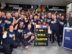 Команда Red Bull Racing отмечает чемпионский титул Макса Ферстаппена, фото XPB
