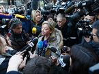 Сабине Кем в окружении журналистов