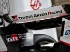 Логотипы Toyota Gazoo Racing на заднем крыле машины Haas, фото XPB