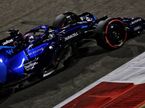Александер Элбон за рулём Williams FW44 на трассе в Бахрейне, фото XPB
