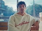 Шарль Леклер демонстрирует любимый предмет из своей первой коллекции одежды