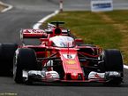 Себастьян Феттель за рулём Ferrari, на которой установлена система Shield