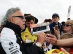 Виджей Малья на встрече с болельщиками Force India в Сильверстоуне, 2016 год