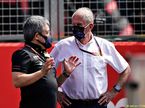 Хельмут Марко (справа) и Масаши Ямамото, исполнительный директор Honda Racing F1