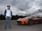 Фелипе Масса рядом с Jaguar C-X75s во время демонстрационных заездов
