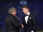 Макс Ферстаппен на церемонии награждения FIA
