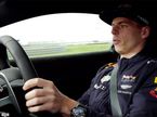 Макс Ферстаппен за рулём Aston Martin Vantage
