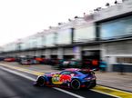 Машина команды Verstappen Racing возвращается на трассу после пит-стопа, фото пресс-службы Mercedes-AMG Motorsport