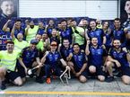 Макс Ферстаппен со своей командой празднует подиум в Австрии, фото Red Bull