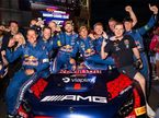 Команда Verstappen Racing празднует победу в Маньи-Куре