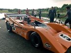 Аманда Макларен, дочь основателя команды McLaren, в кокпите спорткара M8D
