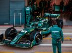 Машина Aston Martin AMR22 во время первичной обкатки в Сильверстоуне, фото пресс-службы Aston Martin