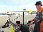 Пато О'Вард у машины McLaren M7C, кадр из видео Racer