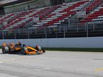 Джейк Хьюз за рулём McLaren MCL60 на тестах в Барселоне, фото из социальных сетей