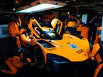 Гиперкар MCL-HY в боксах автодрома в Имоле, фото пресс-службы McLaren