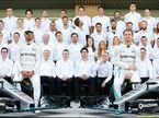 Групповая фотография Mercedes AMG Petronas