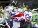 Команда Mercedes отмечает титул Льюиса Хэмилтона в Мексике
