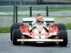 Ники Лауда за рулём Ferrari F310, машины 1976 года, фото пресс-службы Pirelli