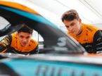 Ландо Норрис и Оскар Пиастри у новой машины MCL60, фото пресс-службы McLaren