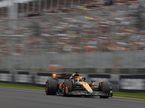 Ландо Норрис за рулём MCL60 на трассе в Мельбурне, фото пресс-службы McLaren