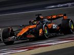 Оскар Пиастри за рулём MCL39 на трассе в Бахрейне, фото XPB