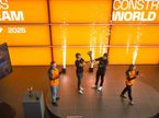Гонщики и руководители McLaren на встрече с командой в Уокинге, фото пресс-службы McLaren
